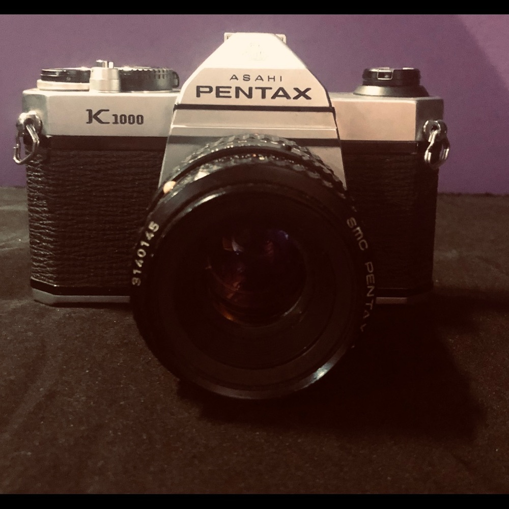 Pentax Asahi K 1000 camera w/ Pentax leather case.